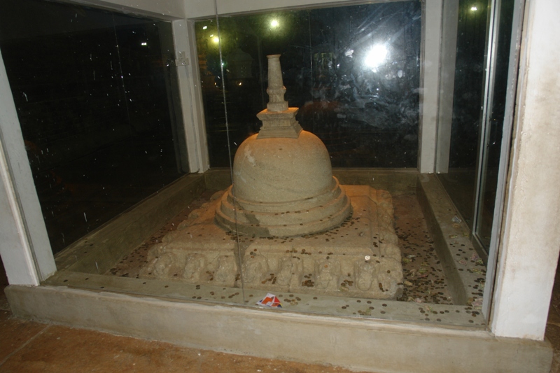      2000 . , - (Anuradhapura - temple.Original small scale model., Sri-Lanka)